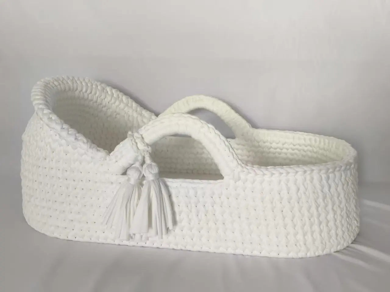 Newborn Baby Nest Lounger Cradle Crib with Wooden Frame Hand-Crocheted Bassinet Soft Mattress Portable Infant Sleeping Bed