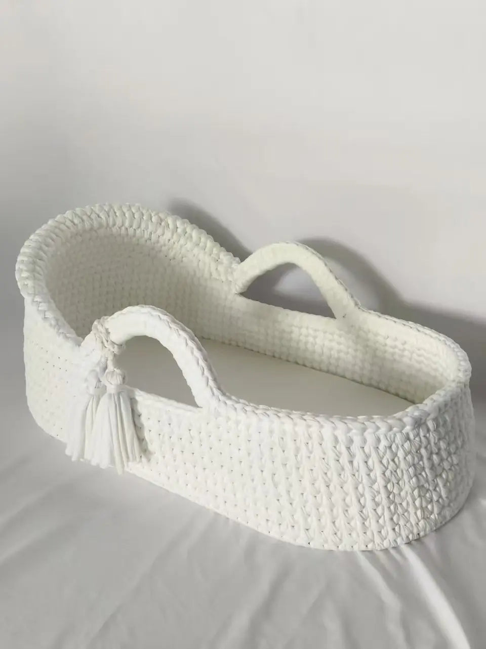 Newborn Baby Nest Lounger Cradle Crib with Wooden Frame Hand-Crocheted Bassinet Soft Mattress Portable Infant Sleeping Bed