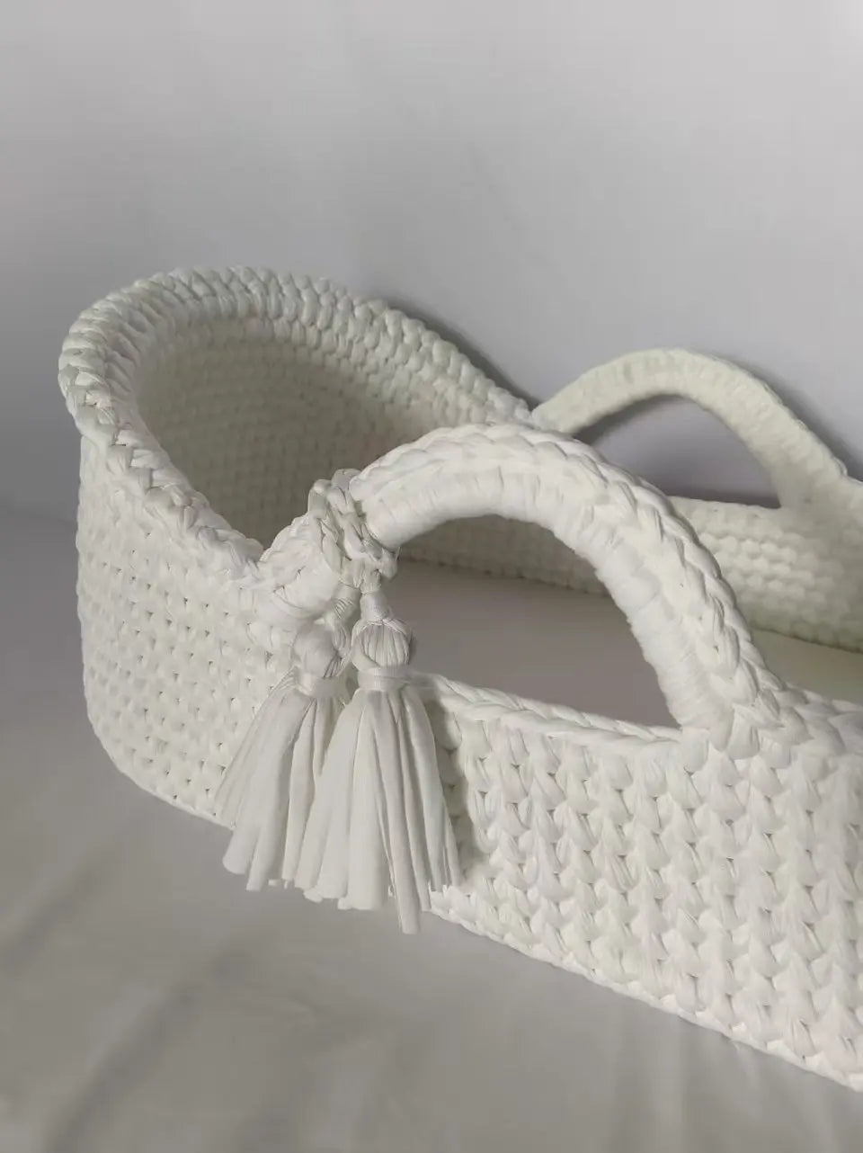 Newborn Baby Nest Lounger Cradle Crib with Wooden Frame Hand-Crocheted Bassinet Soft Mattress Portable Infant Sleeping Bed